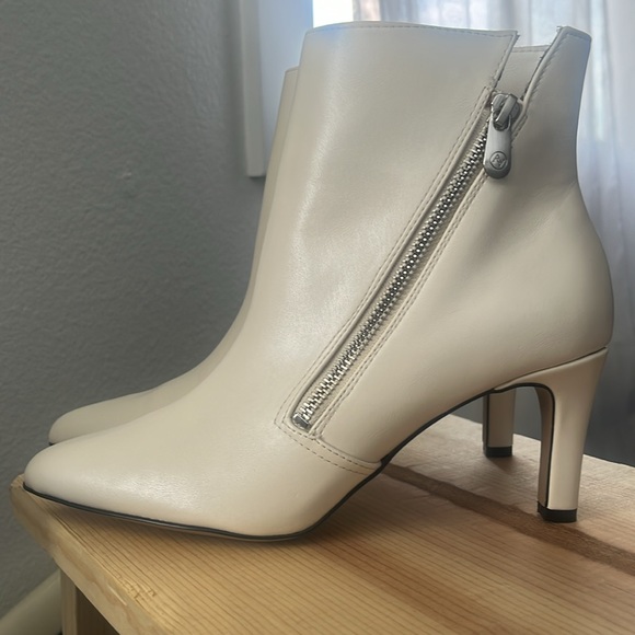 Adrienne Vittadini Shoes - NEW White Booties